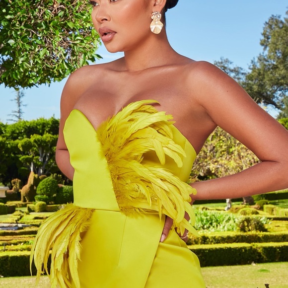 Asymmetrical Maxi Dress feather embellishment sweetheart neckline high split - Picture 3 of 6